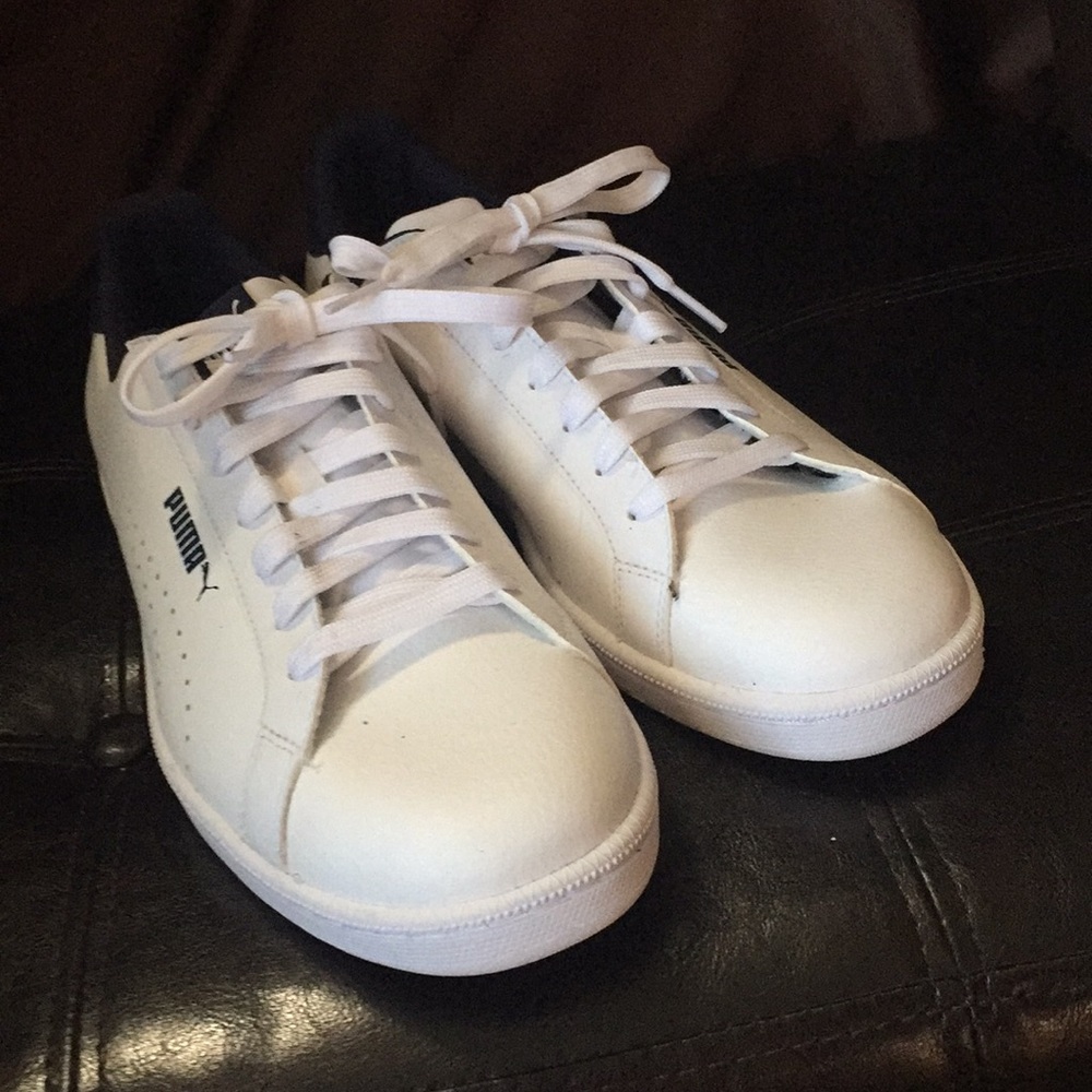 White Puma tennis shoes